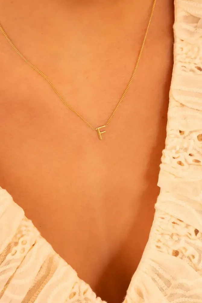 Initial Ketting In Between