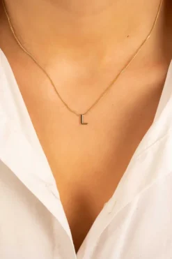 Initial Ketting In Between