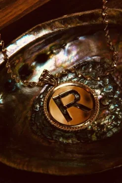 Initial Medaillon Pendant