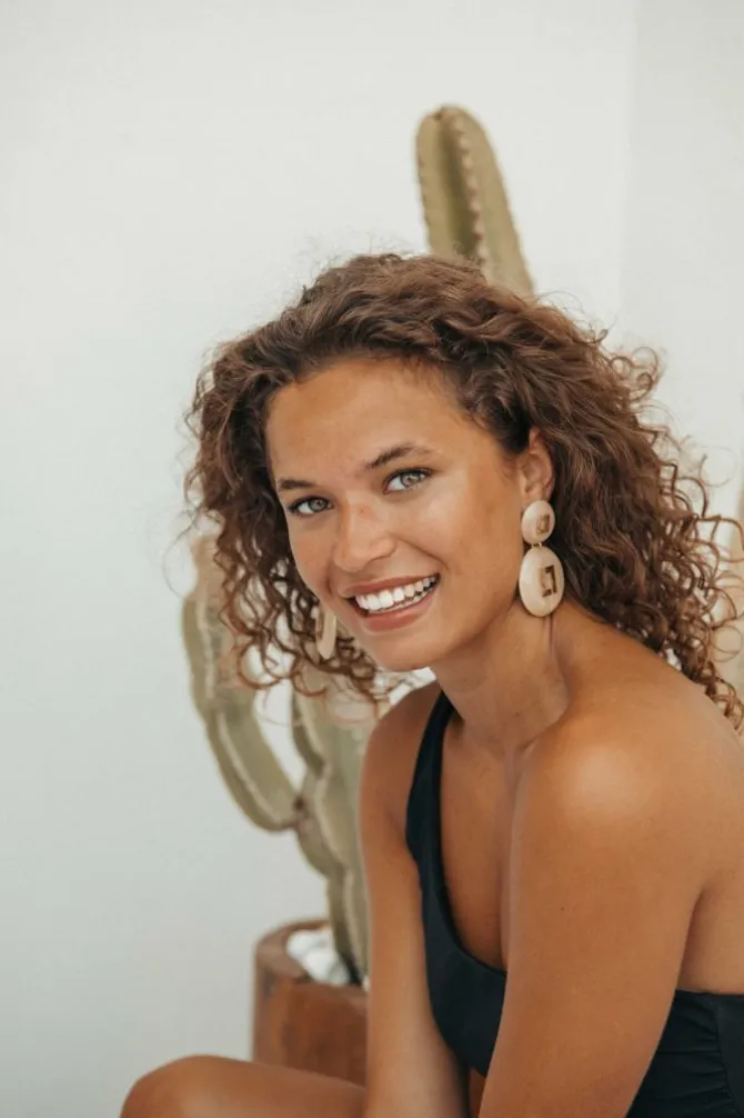 Larissa Sand Logo Oorbellen